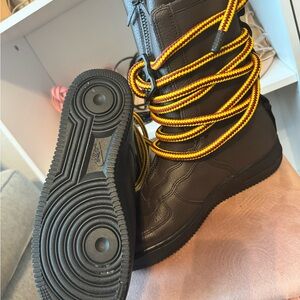 Nike Dark Brown Boots with Yellow and Red Laces 
Men’s 9
Women’s 10-10.5